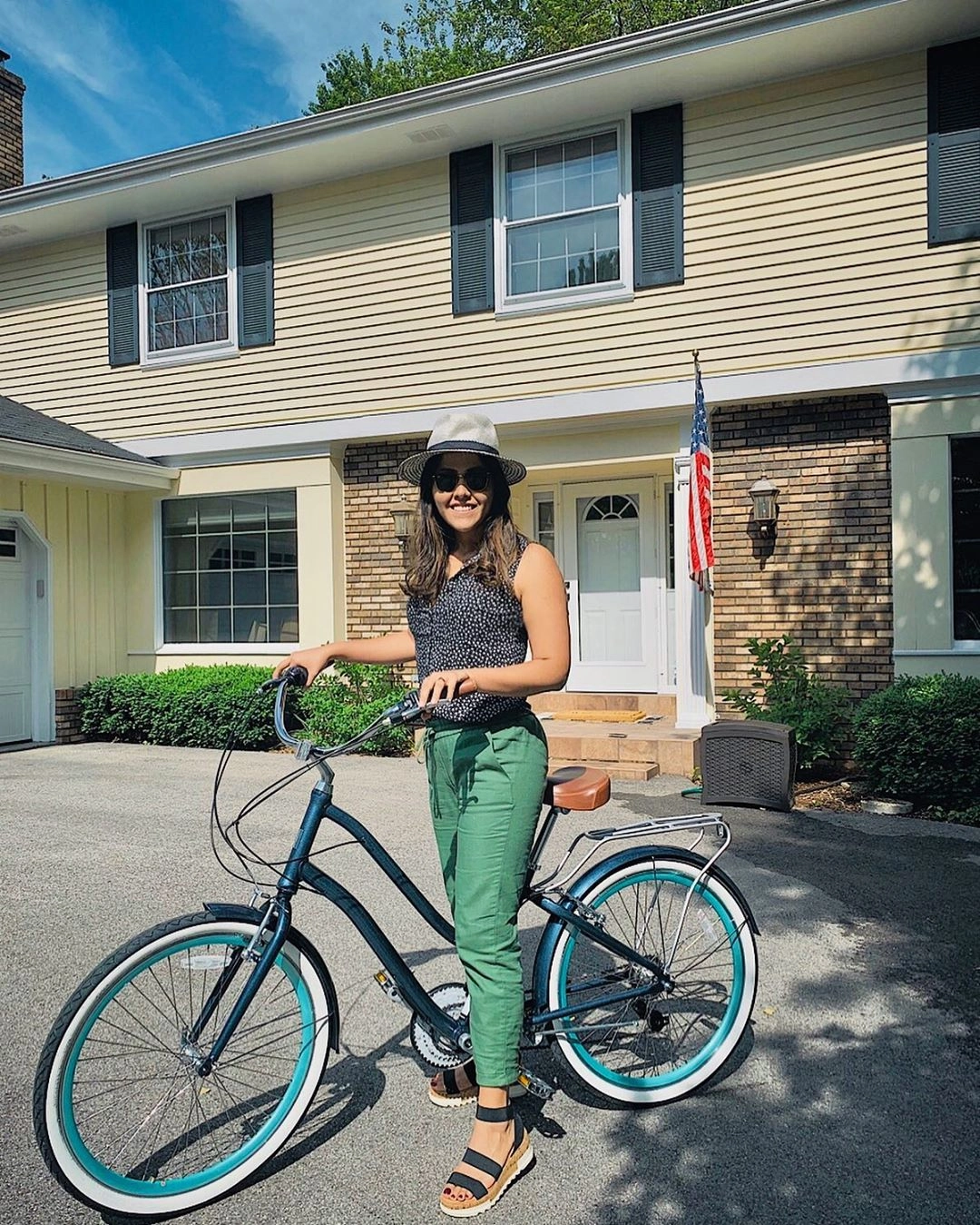 sixthreezero EVRYjourney Women's 26" 21 Speed Step-Through Touring Hybrid Bicycle