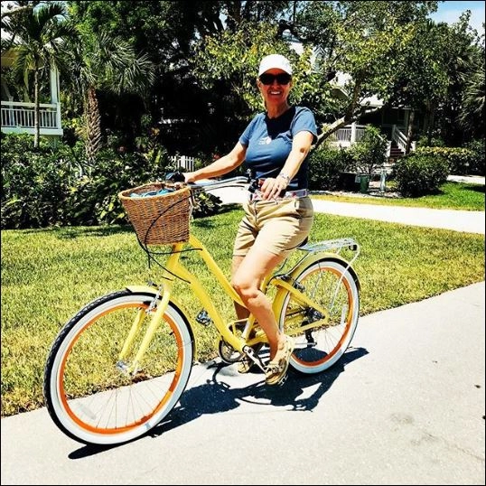sixthreezero EVRYjourney Women's 26" 21 Speed Step-Through Touring Hybrid Bicycle